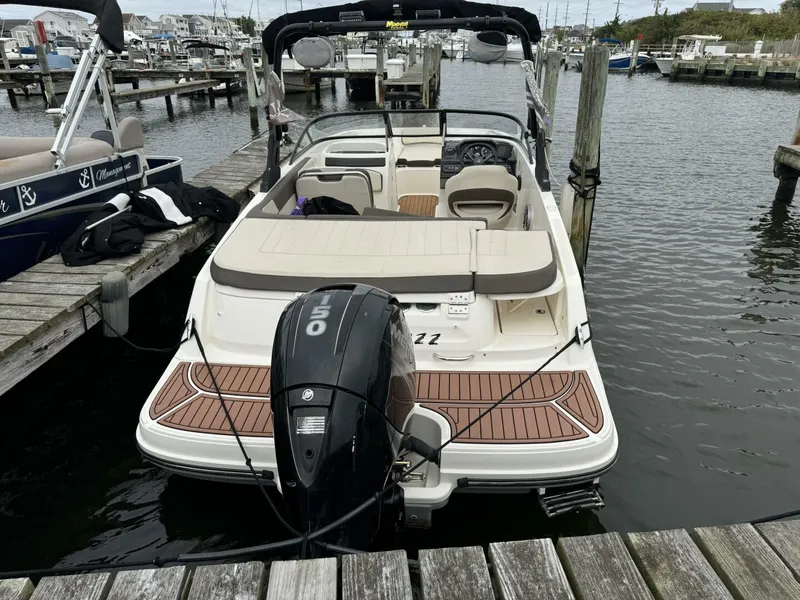 Slide: The Image of Bayliner VR5 Bowrider OB 2018 - 4