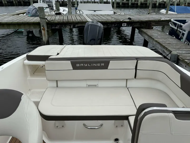 Slide: The Image of Bayliner VR5 Bowrider OB 2018 - 6