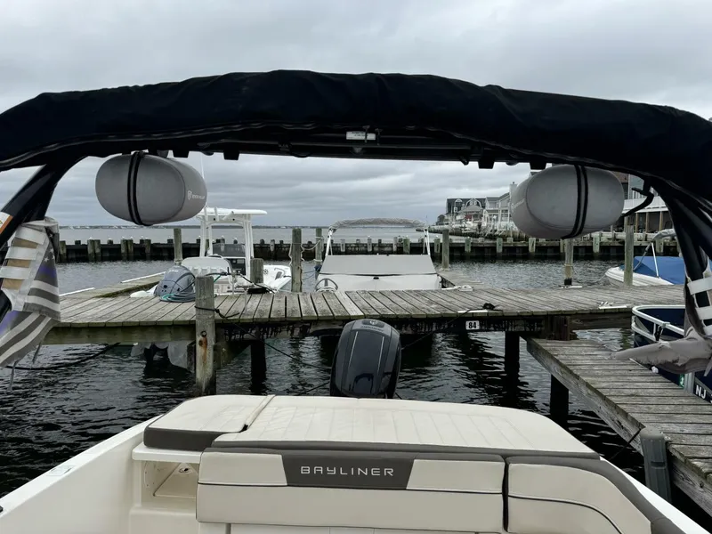 Slide: The Image of Bayliner VR5 Bowrider OB 2018 - 7
