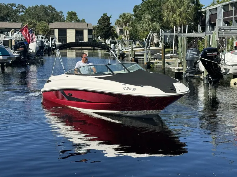 Slide: The Image of Sea Ray 240 Sundeck 2013 - 6