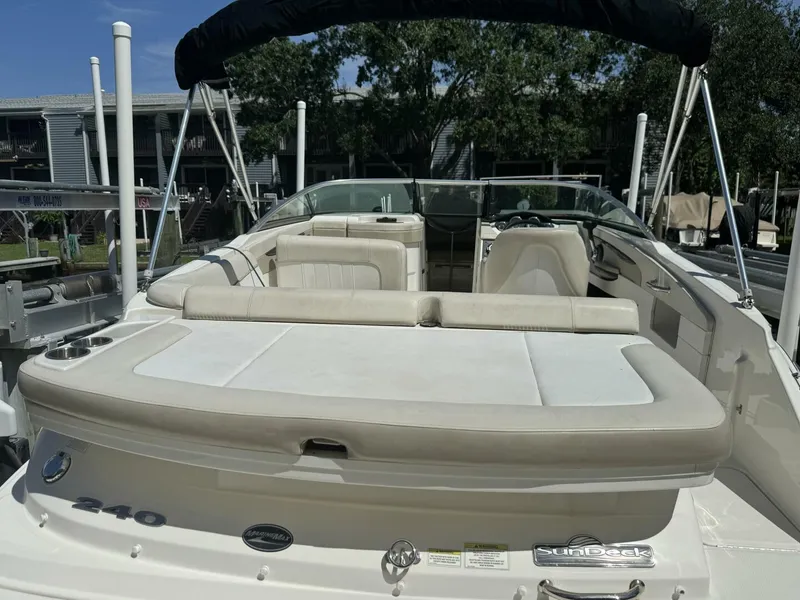 Slide: The Image of Sea Ray 240 Sundeck 2013 - 9