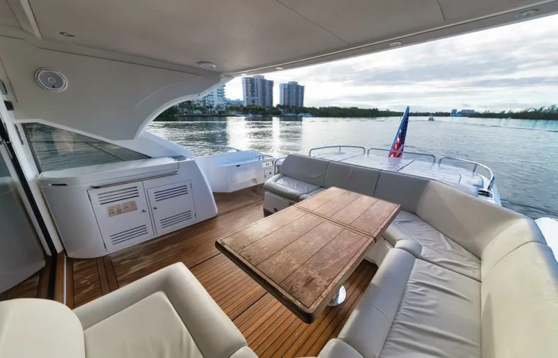 Slide: The Image of Sunseeker Predator 2017 - 10