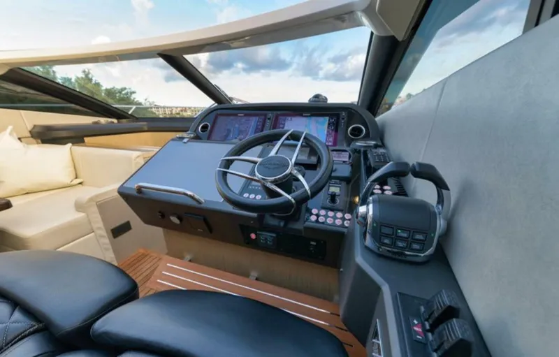 Slide: The Image of Sunseeker Predator 2017 - 14