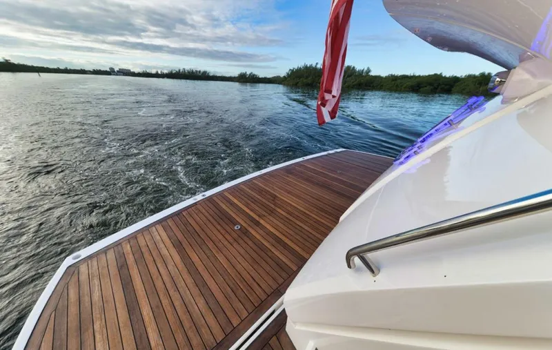 Slide: The Image of Sunseeker Predator 2017 - 6