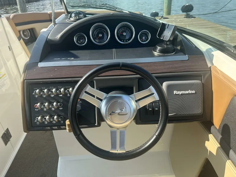 Slide: The Image of Sea Ray 270 SLX 2014 - 16