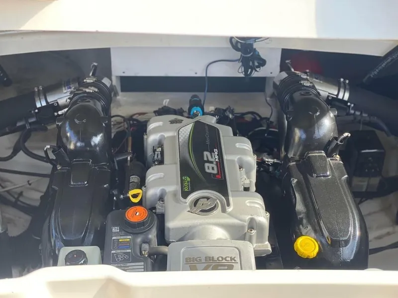 Slide: The Image of Sea Ray 270 SLX 2014 - 25