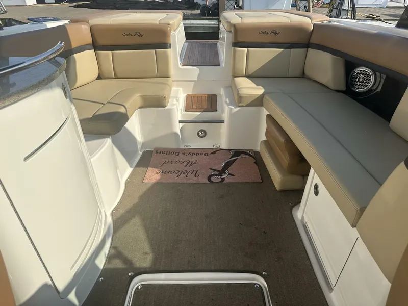 Slide: The Image of Sea Ray 270 SLX 2014 - 9