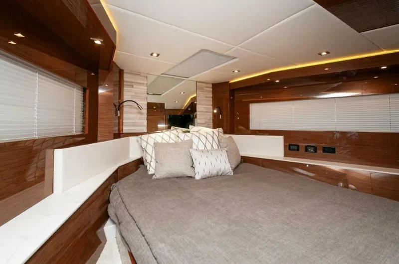 Slide: The Image of Cruisers 60 Cantius 2020 - 27