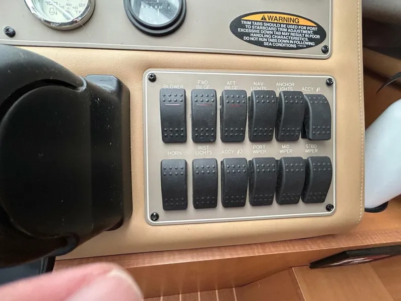 Slide: The Image of Bayliner Discovery 288 2008 - 10
