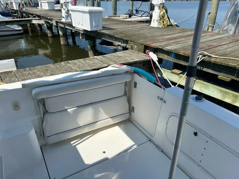 Slide: The Image of Bayliner Discovery 288 2008 - 25
