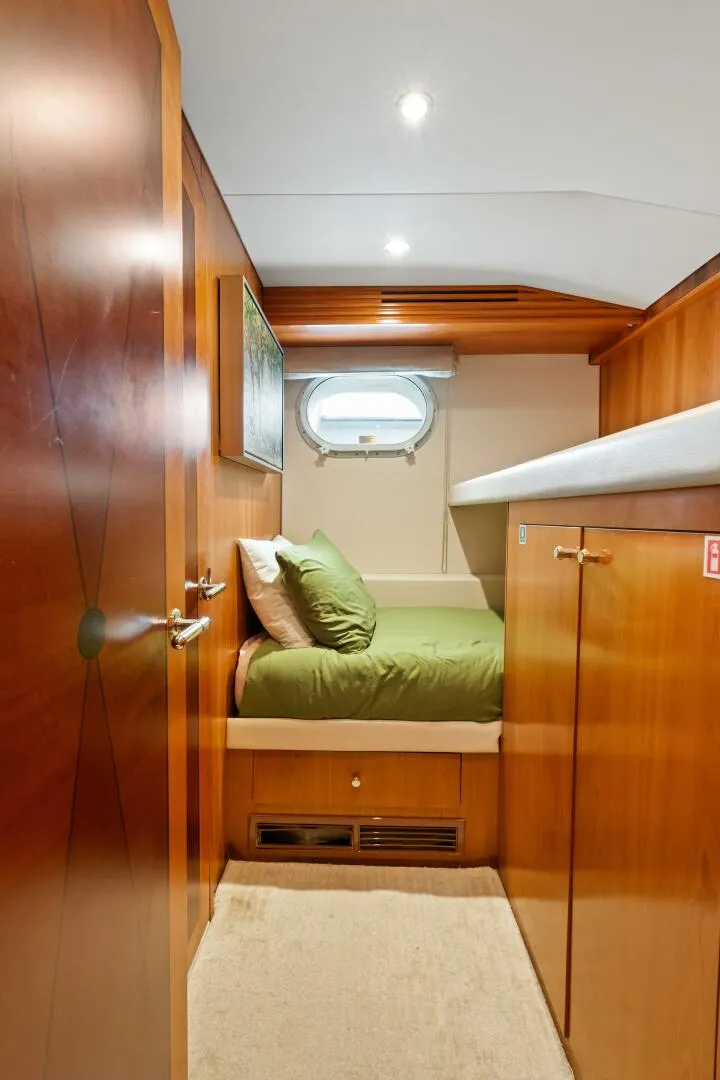 Slide: The Image of Hatteras 100 Motor Yacht 2005 - 14