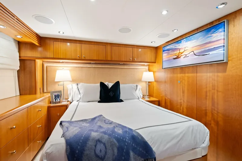 Slide: The Image of Hatteras 100 Motor Yacht 2005 - 17