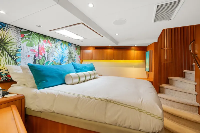 Slide: The Image of Hatteras 100 Motor Yacht 2005 - 19