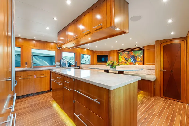 Slide: The Image of Hatteras 100 Motor Yacht 2005 - 22