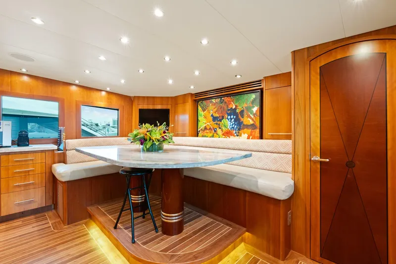Slide: The Image of Hatteras 100 Motor Yacht 2005 - 23