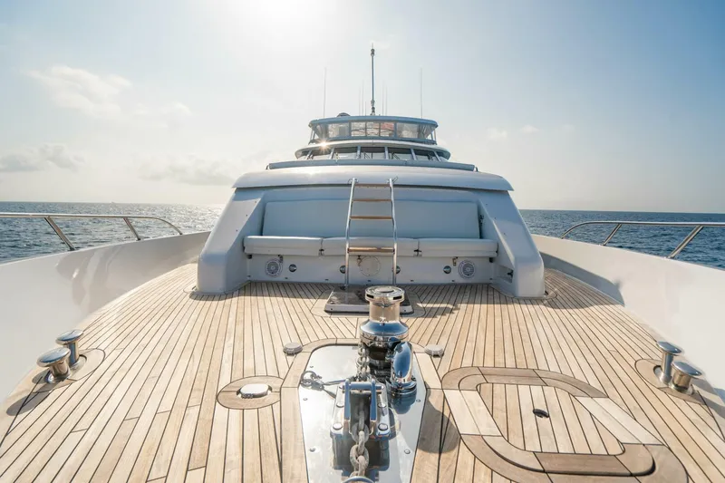 Slide: The Image of Hatteras 100 Motor Yacht 2005 - 3