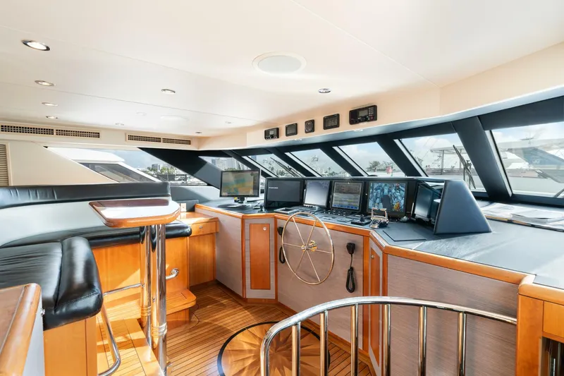 Slide: The Image of Hatteras 100 Motor Yacht 2005 - 30