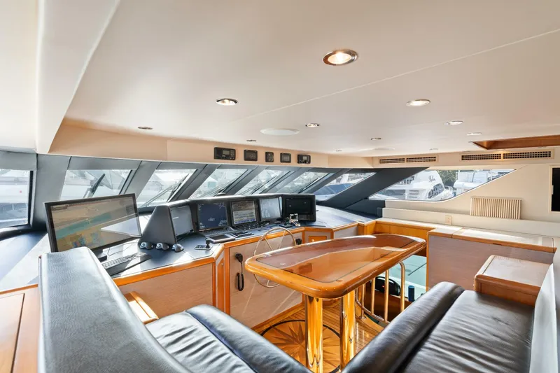 Slide: The Image of Hatteras 100 Motor Yacht 2005 - 31