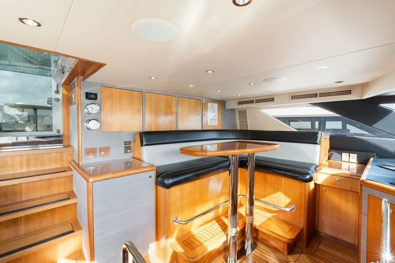 Slide: The Image of Hatteras 100 Motor Yacht 2005 - 32