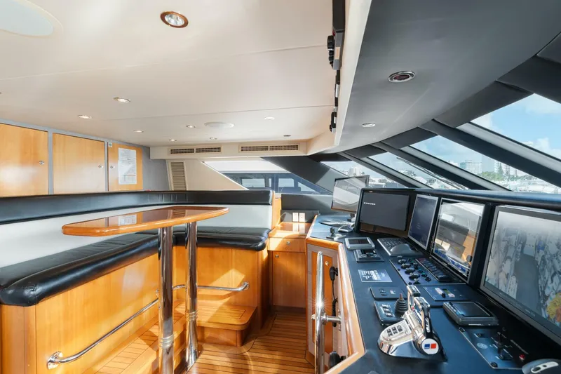 Slide: The Image of Hatteras 100 Motor Yacht 2005 - 33