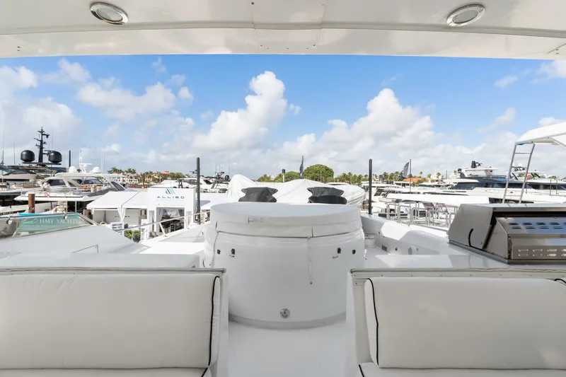 Slide: The Image of Hatteras 100 Motor Yacht 2005 - 35