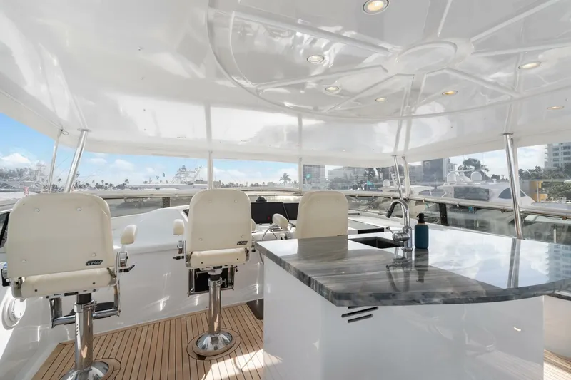 Slide: The Image of Hatteras 100 Motor Yacht 2005 - 37
