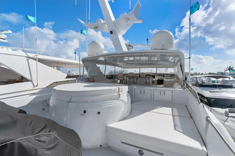 Slide: The Image of Hatteras 100 Motor Yacht 2005 - 39