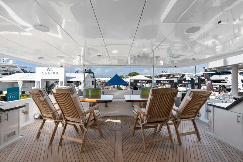 Slide: The Image of Hatteras 100 Motor Yacht 2005 - 40