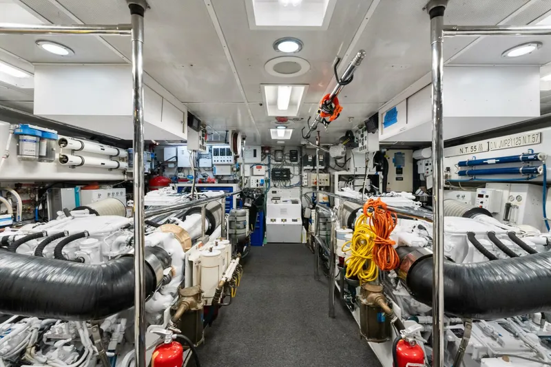 Slide: The Image of Hatteras 100 Motor Yacht 2005 - 42