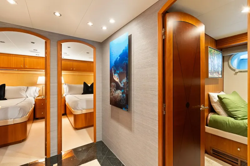 Slide: The Image of Hatteras 100 Motor Yacht 2005 - 9