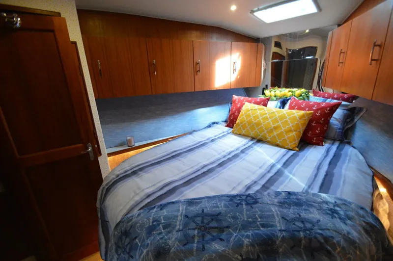 Slide: The Image of Ocean Yachts 48 Cockpit Motor Yacht 1995 - 48