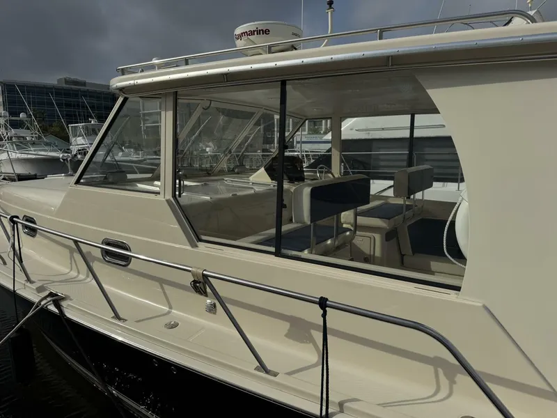 Slide: The Image of Mainship 34 Pilot Hardtop 2008 - 15