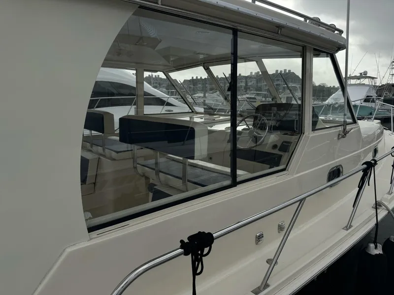 Slide: The Image of Mainship 34 Pilot Hardtop 2008 - 18