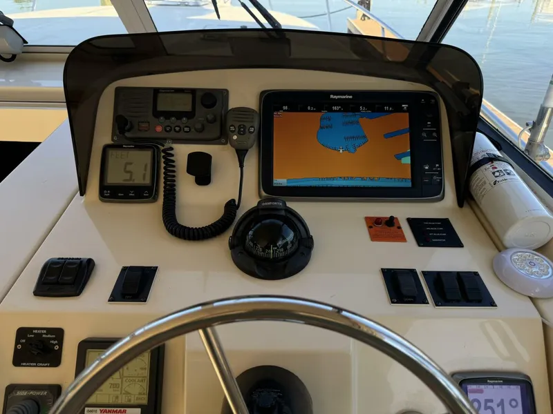 Slide: The Image of Mainship 34 Pilot Hardtop 2008 - 29