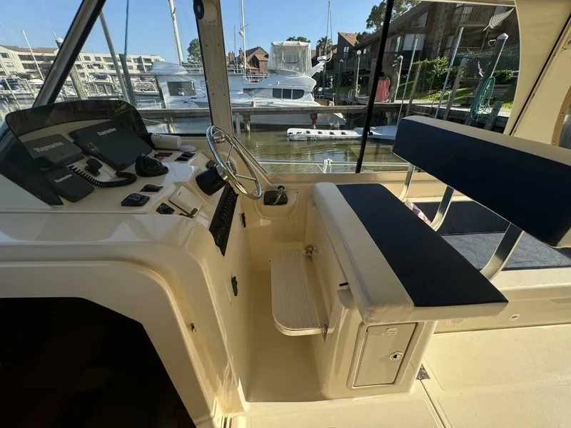 Slide: The Image of Mainship 34 Pilot Hardtop 2008 - 30