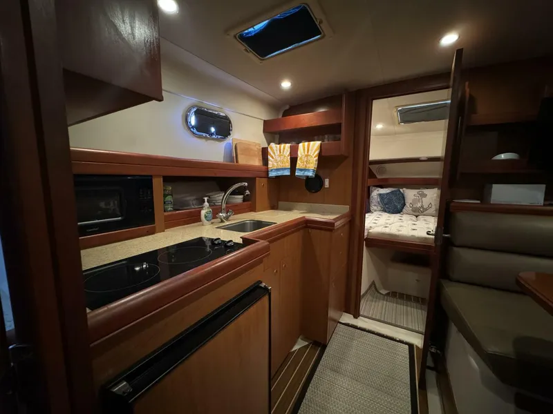 Slide: The Image of Mainship 34 Pilot Hardtop 2008 - 38
