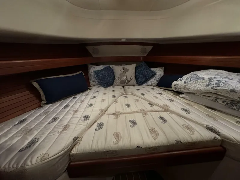 Slide: The Image of Mainship 34 Pilot Hardtop 2008 - 41