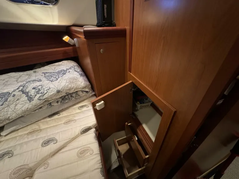 Slide: The Image of Mainship 34 Pilot Hardtop 2008 - 42