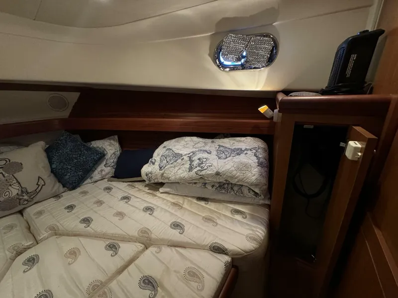 Slide: The Image of Mainship 34 Pilot Hardtop 2008 - 43