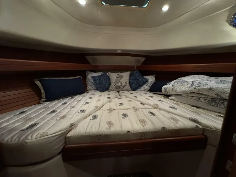 Slide: The Image of Mainship 34 Pilot Hardtop 2008 - 44