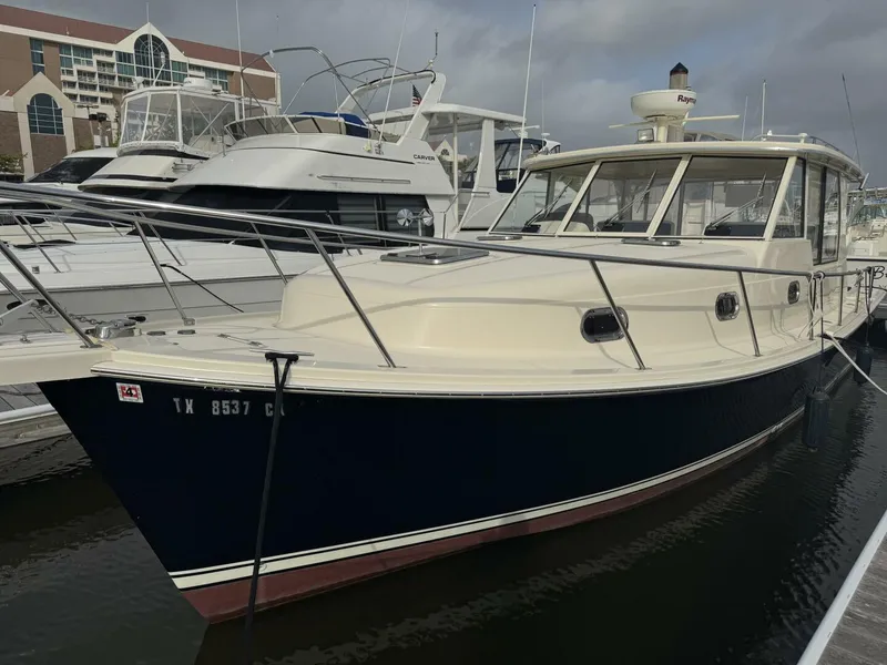 Slide: The Image of Mainship 34 Pilot Hardtop 2008 - 5