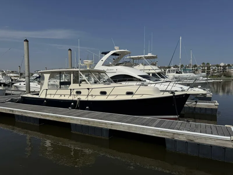 Slide: The Image of Mainship 34 Pilot Hardtop 2008 - 6