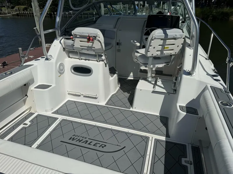 Slide: The Image of Boston Whaler 275 Conquest 2002 - 11