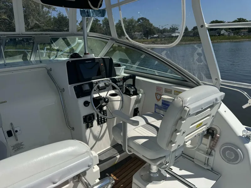 Slide: The Image of Boston Whaler 275 Conquest 2002 - 13