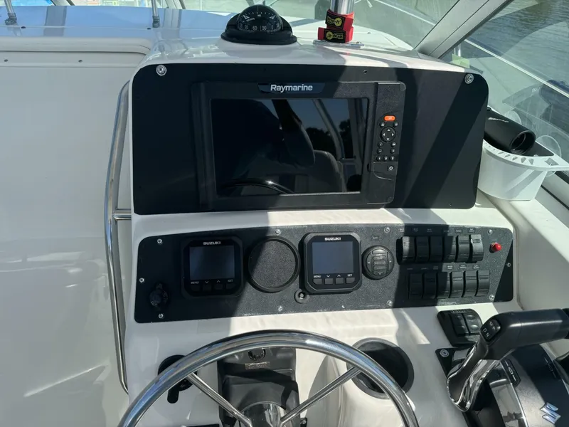 Slide: The Image of Boston Whaler 275 Conquest 2002 - 14