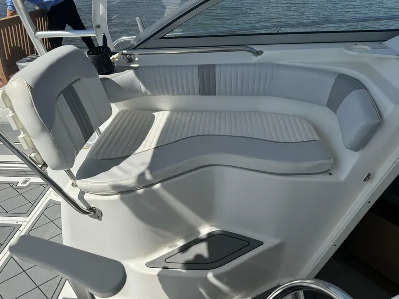 Slide: The Image of Boston Whaler 275 Conquest 2002 - 17