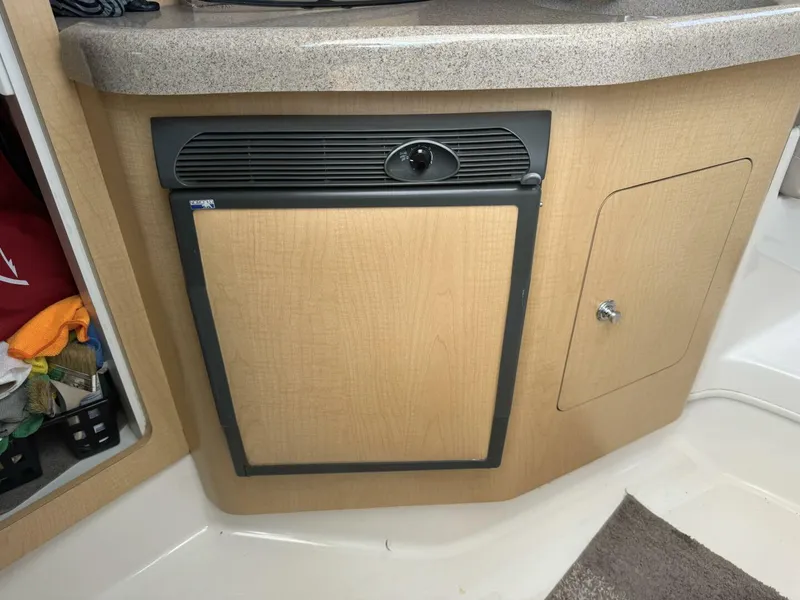 Slide: The Image of Boston Whaler 275 Conquest 2002 - 20