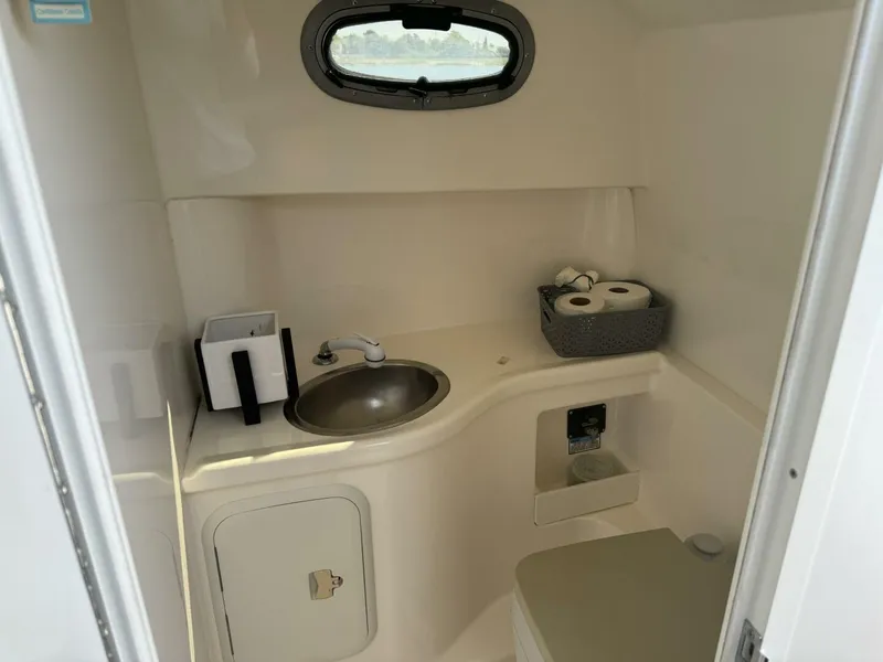 Slide: The Image of Boston Whaler 275 Conquest 2002 - 24