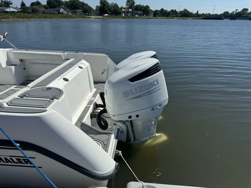 Slide: The Image of Boston Whaler 275 Conquest 2002 - 4