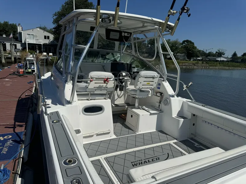 Slide: The Image of Boston Whaler 275 Conquest 2002 - 6